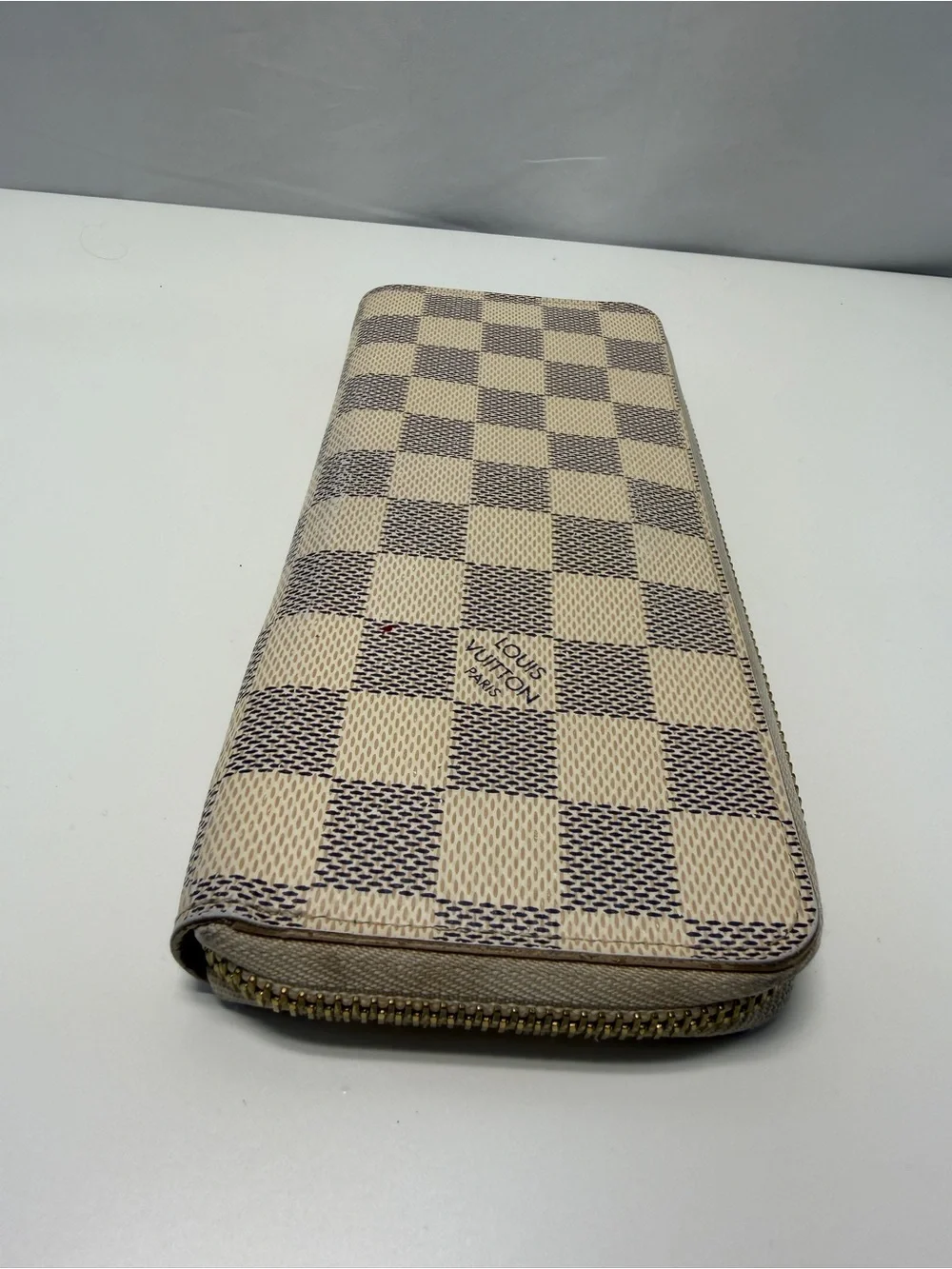 Louis Vuitton elegant zip